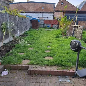 Single Bedroom Near London Seven Kings Train Station Guest house